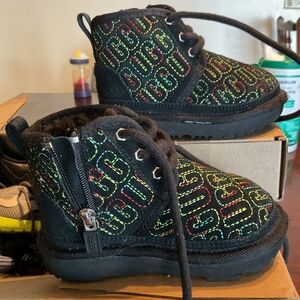 UGG Kids Logo Print Neumel Boots, Size 7 Black‎ Multi